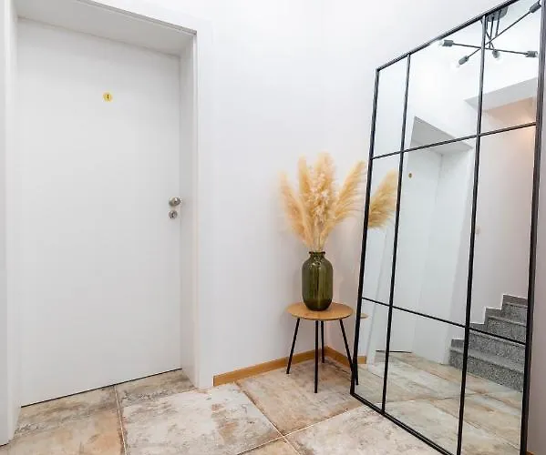 Three Lilies דירה