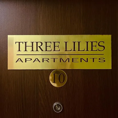 Apartment Three Lilies *